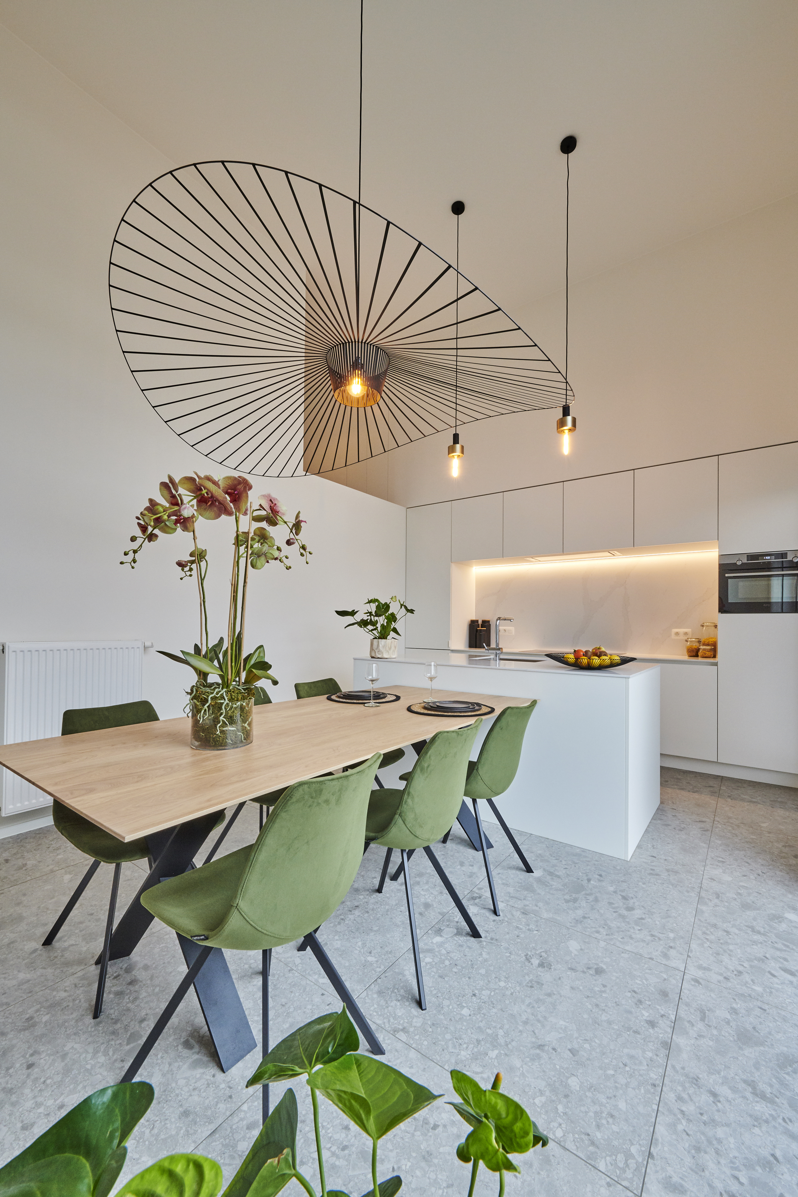 Evolution-interieurwinkel-hasselt-totaalinrichtingen-modelappartement-oHase-PW15-keuken-eetkamer