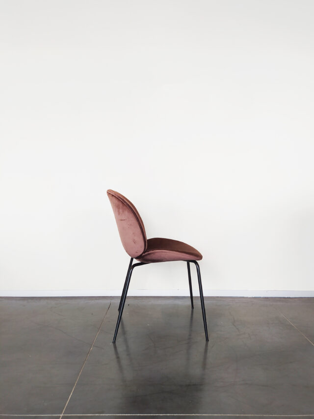 Evolution-hasselt-interieurwinkel-meubelen-design-stoelen-elliot-velvet-chair-zijaanzicht