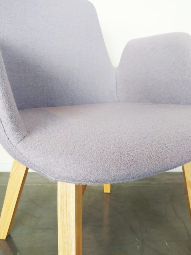 Evolution-hasselt-interieurwinkel-design-meubelen-stoelen-maurice-chair-detail