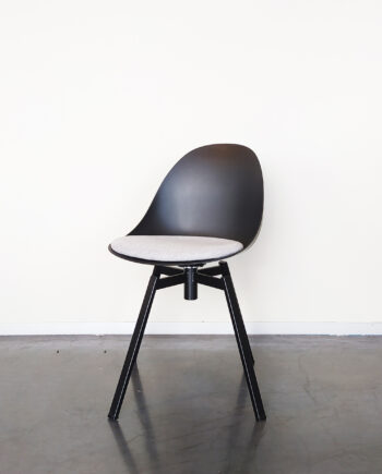 Evolution-hasselt-interieurwinkel-meubelen-design-stoelen-ohio-chair-zwart