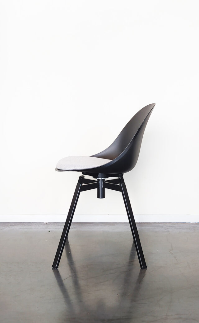 Evolution-hasselt-interieurwinkel-meubelen-design-stoelen-ohio-chair-zwart-zijaanzicht