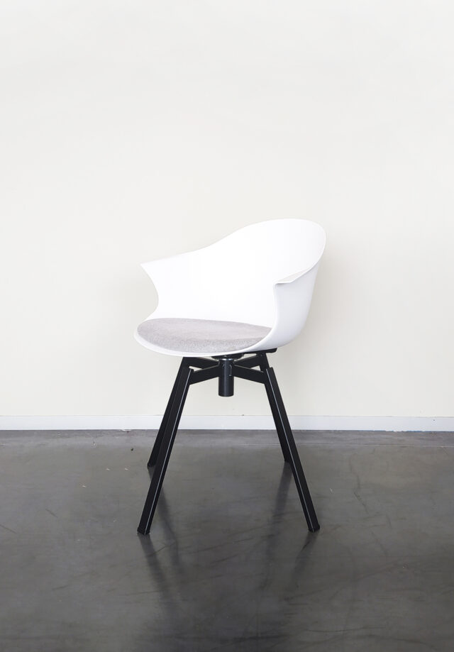 Evolution-hasselt-interieurwinkel-meubelen-design-stoelen-ohio-kuip-chair