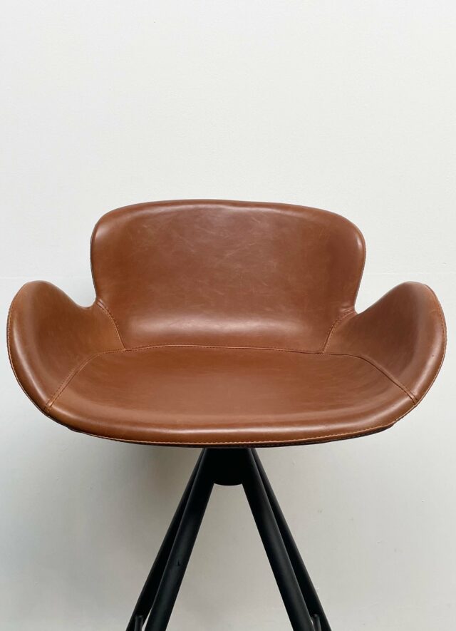 Evolution Design Meubelen -Tuliop cognacler - Outlet kruk