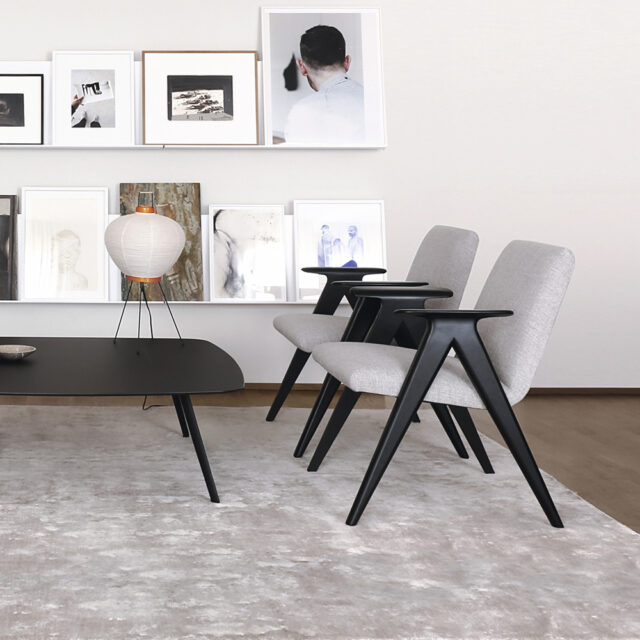 Evolution design -Design meubels-interieurwinkel-design winkel - woonkamer - living - fauteuil - zwarte poten - stof - grijs