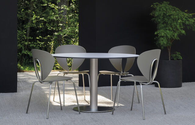 Evolution design -Design meubels-interieurwinkel-design winkel - mier stoel- buiten stoel - grijs - terras