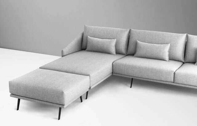Evolution design -Design meubels-interieurwinkel-design winkel - zetel - sofa - stof - grijs - voetbankje - woonkamer - living - chaise lounge