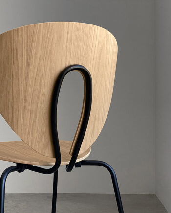 Evolution design -Design meubels-interieurwinkel-design winkel - mier stoel - houten stoel - woonkamer - living stoel