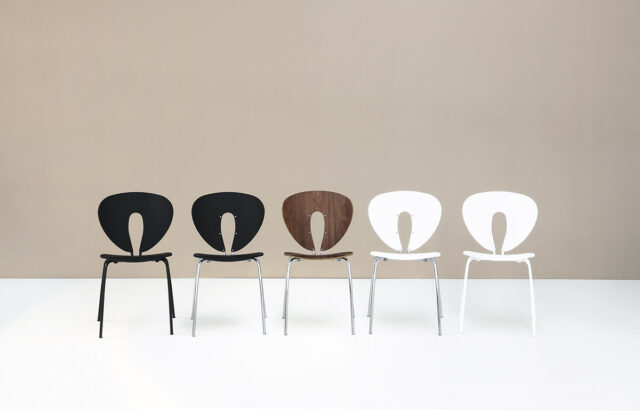 Evolution design -Design meubels-interieurwinkel-design winkel - zwart - hout -wit - mier stoel - woonkamer - living