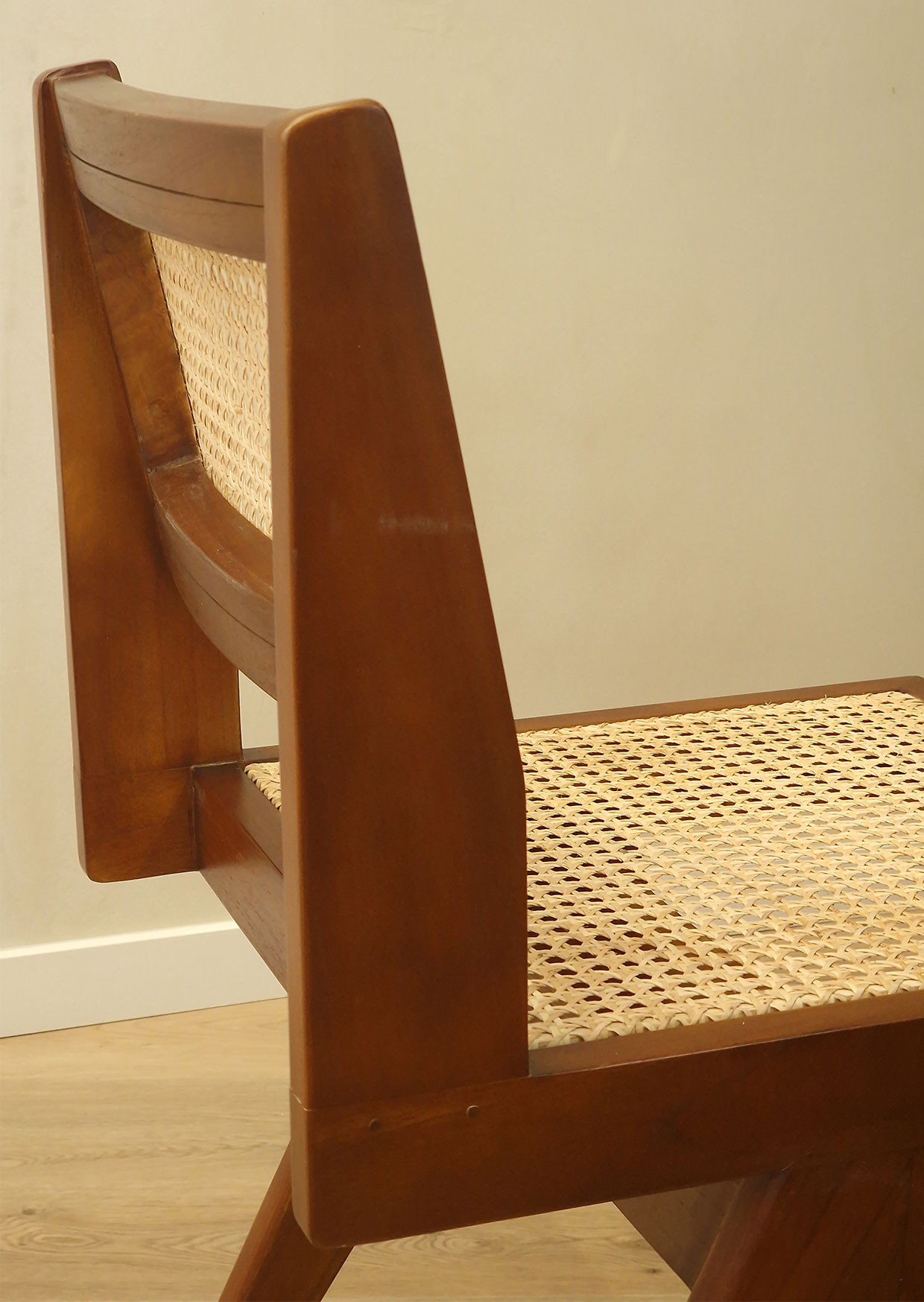 Project Evolution-Interieurwinkel-Design meubelen-Totaalprojecten-Totaalinrichting-Meubelwinkel-Hasselt Limburg-Design stoelen-Krukken